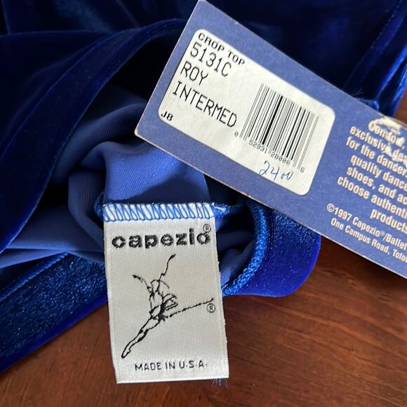 Capezio Skatewear Girls Deep Blue Velour Crop Top Girls Size Int. (Small) - Picture 3 of 7